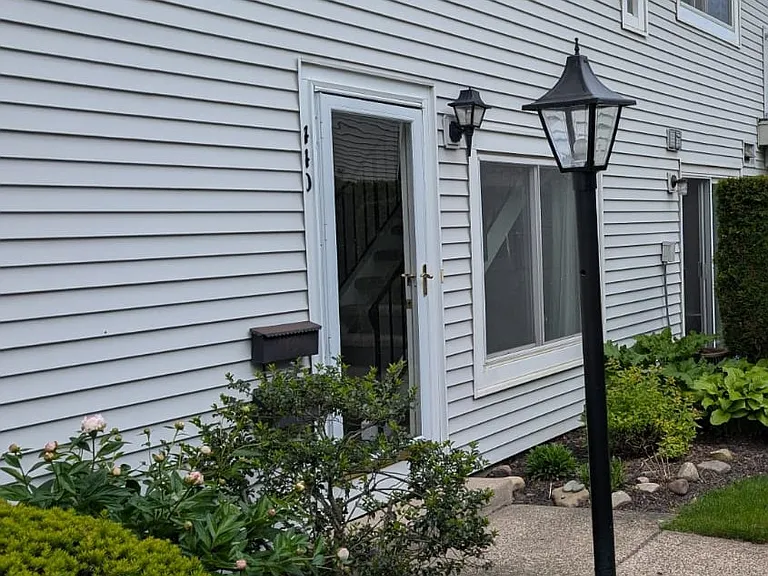 440 Eastbrooke Ln — Photo 1