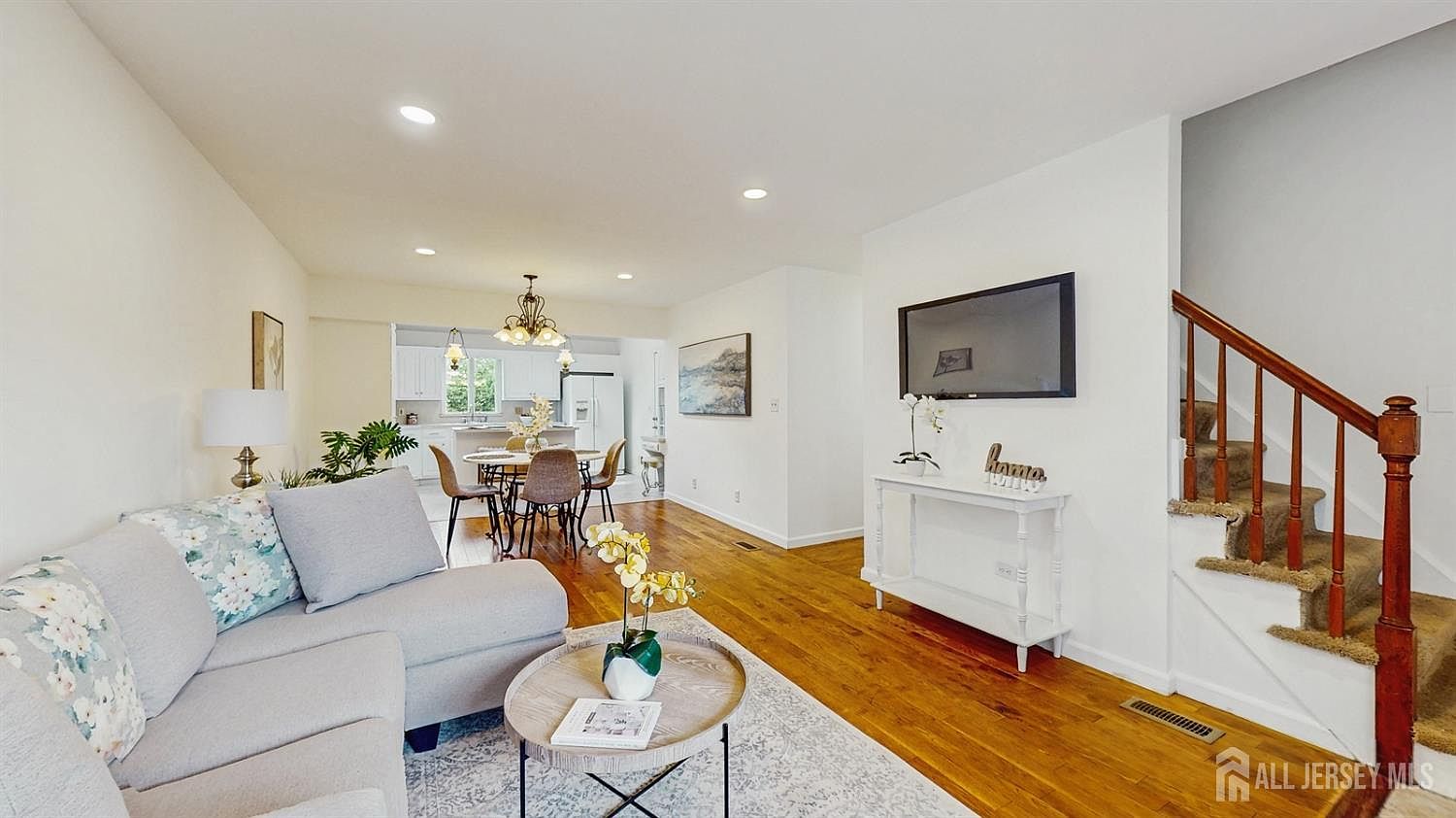 Property in a prime location with modern interiors