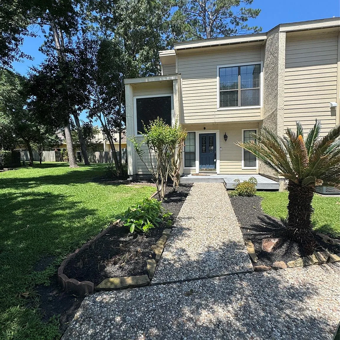3 bed, 3.5 bath, 1930 sqft, $1,695 — Photo 2