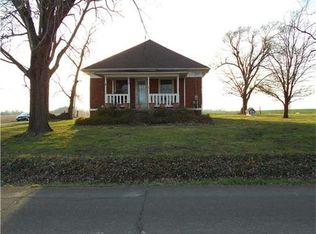 412 S Lafayette St, Corder, MO 64021