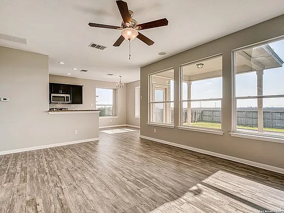 4th image of 778 Wolfeton Way