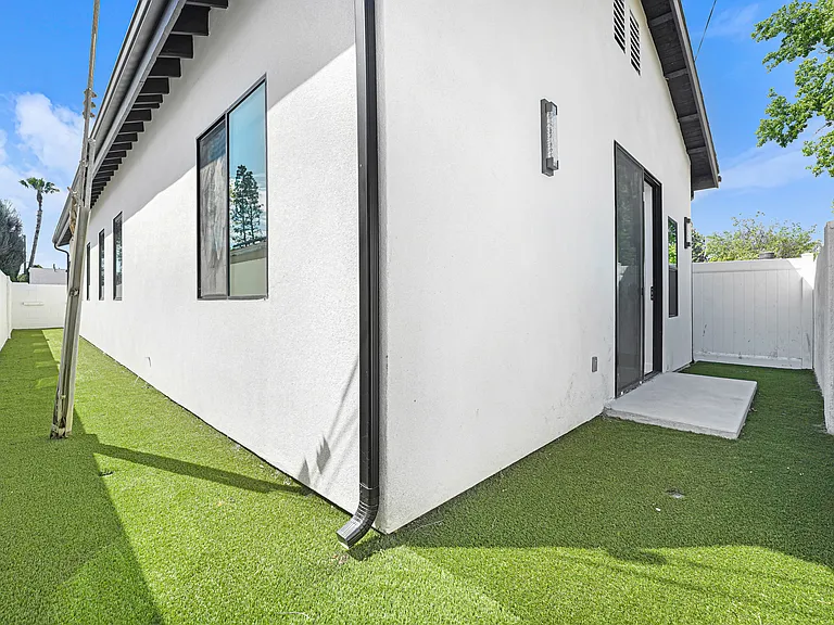 22651 Baltar St — Photo 5
