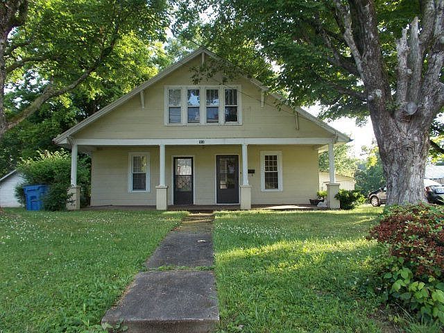 1st image of 712 E Main St