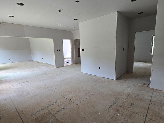 4th image of 330 Freedom Ridge Dr