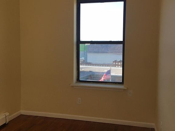 3rd image of 106 Locust Hill Ave APT 4E