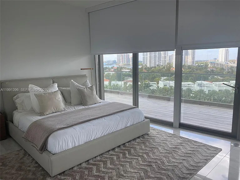 18975 Collins Ave #605 — Photo 8