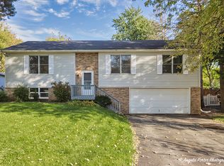 3912 Woodstock St, Wonder Lake, IL 60097
