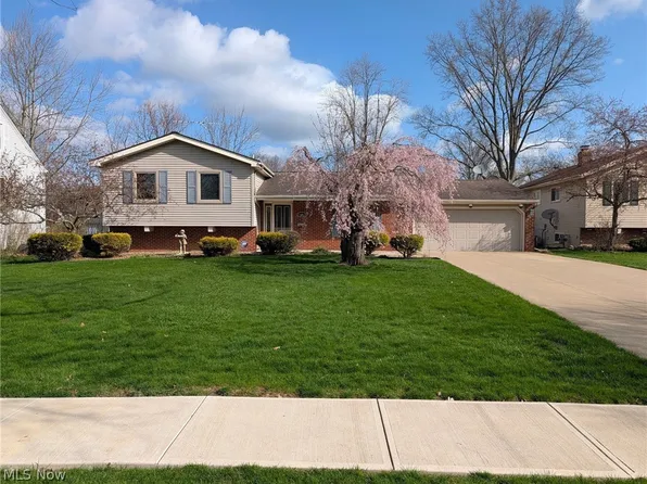 26530 Locust Dr, Olmsted Falls, OH 44138