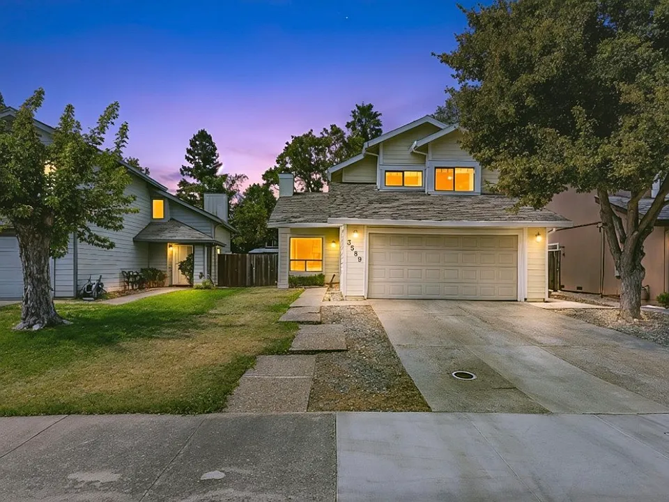 3585 Rio Rosa Way
