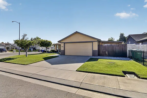 4 bed, 1434 sqft, $2,500 — Photo 2