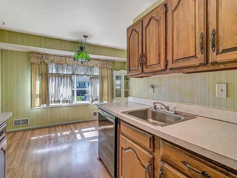 8808 Patricia Ct — Photo 13