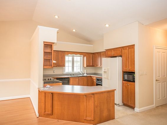 4th image of 2580 Greenport Dr