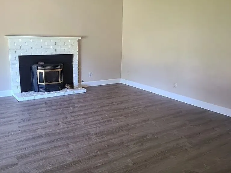 4901 Autumntree Ct — Photo 4