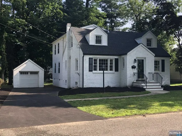 19 Farrington Ave, Closter, NJ 07624