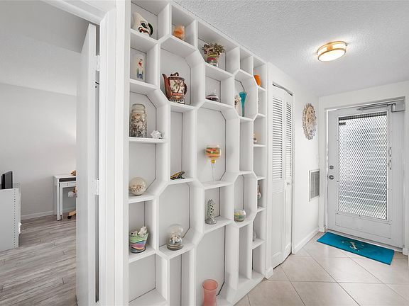 4th image of 105 NE 19th Avenue #156