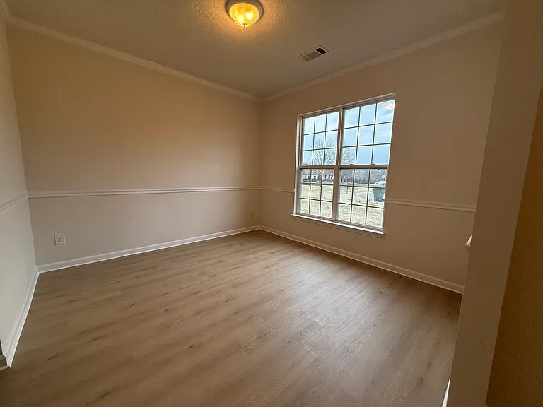 102 Privett Ct — Photo 3