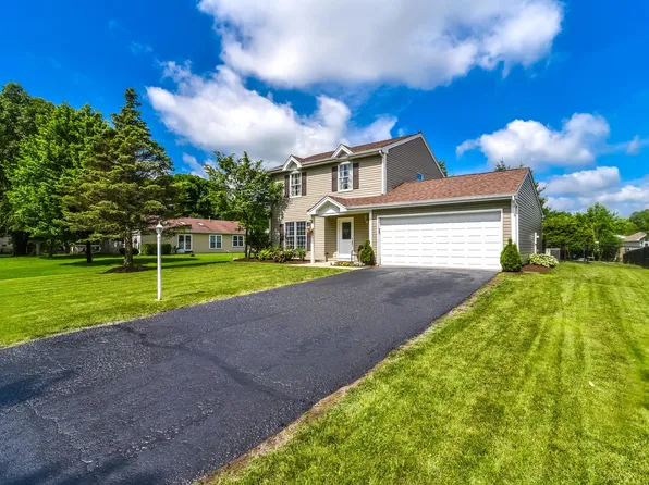 3711 Newport Dr, Island Lake, IL 60042