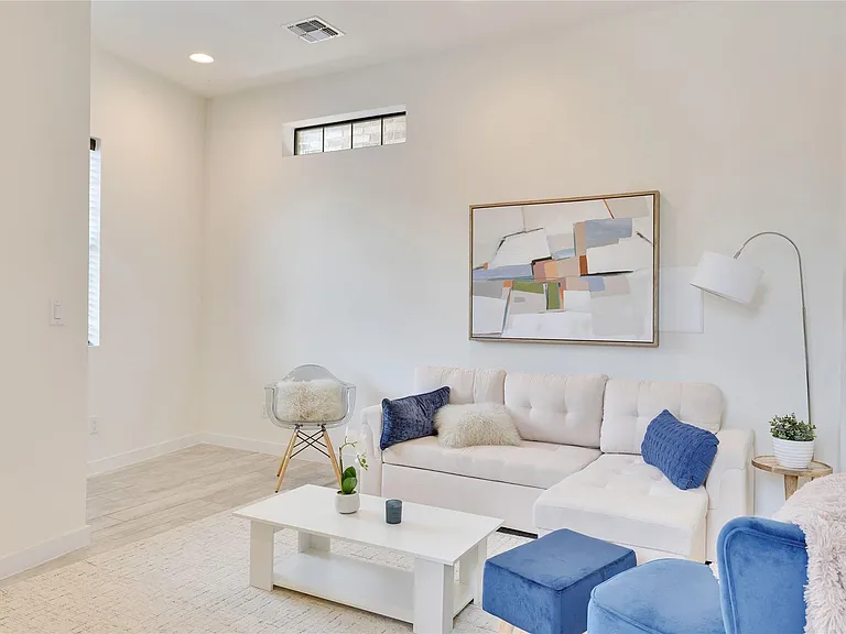 808 E Lydia St — Photo 7