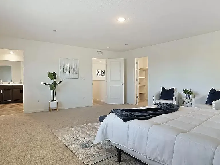 Master bed room - very big