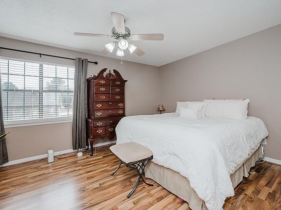 4th image of 1557 Applegate Ln