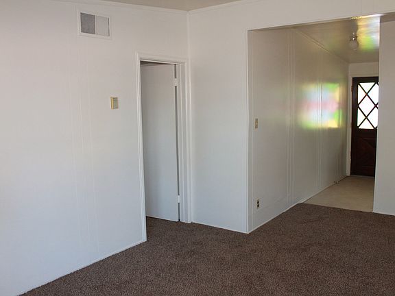 4th image of 1050 W Avenue J12