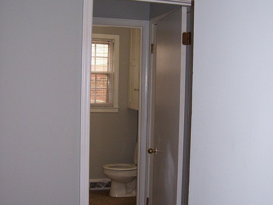 1st image of 120 Brookview Cir