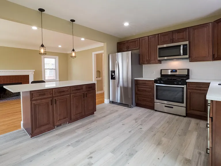 770 N Ash St — Photo 7