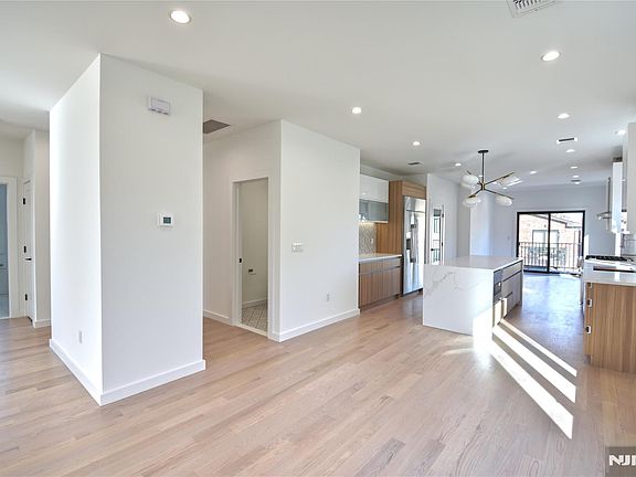 4th image of 35 Henry Ave #B