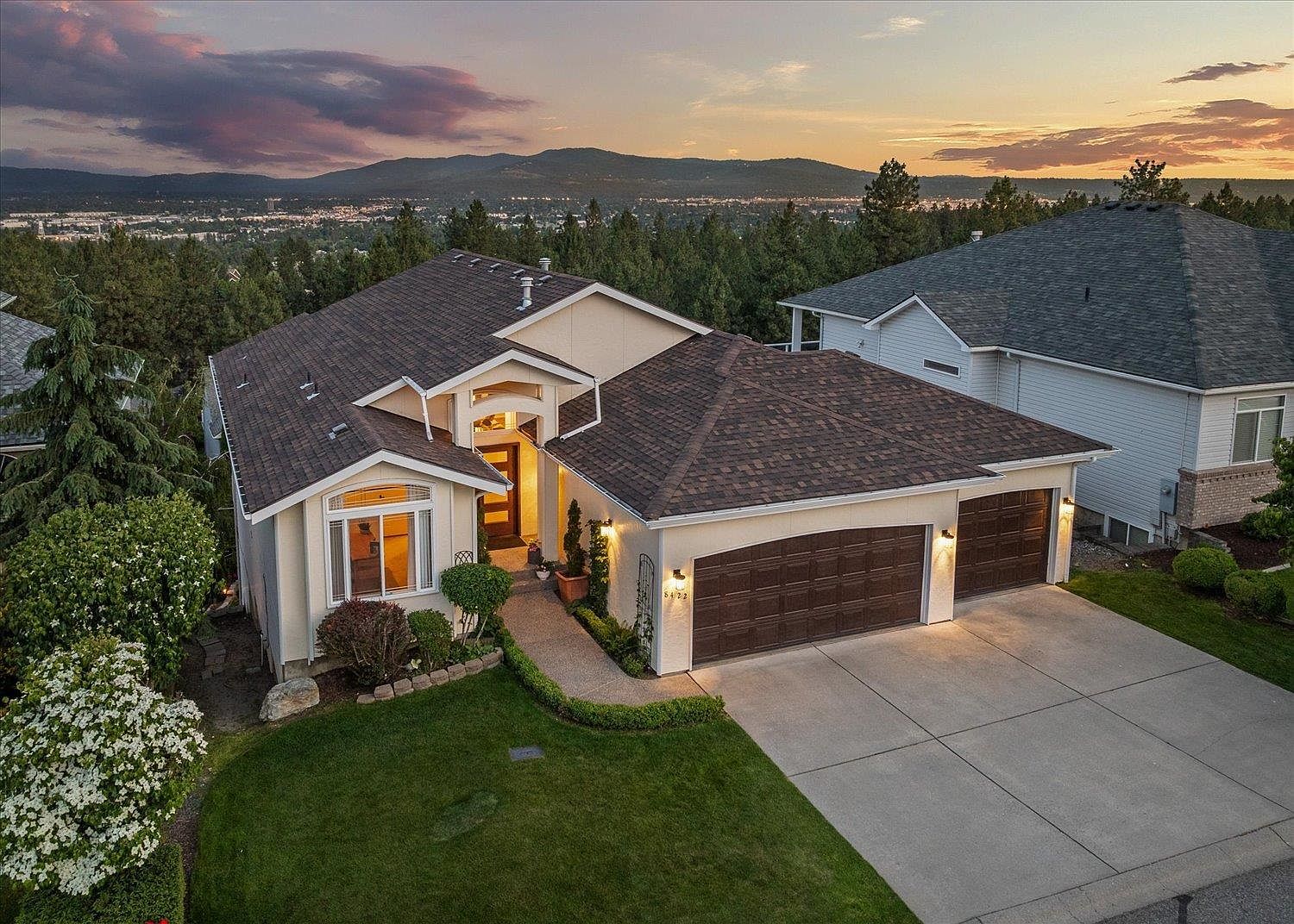 ゆゆ 8422 E Sandlewood Ln, Spokane, WA 99217 | Zillow