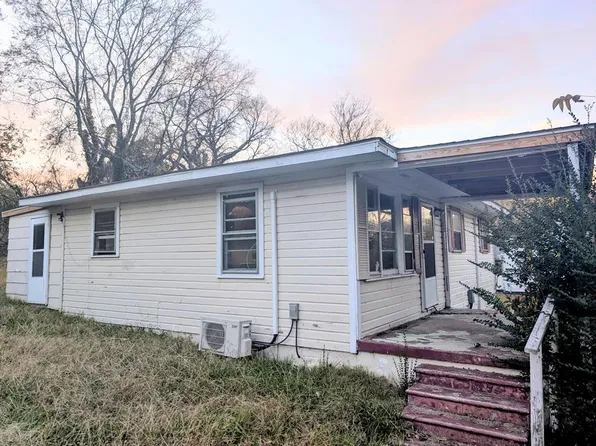 1023 Gathas Trl, Halifax, VA 24558