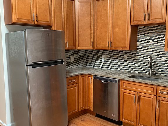 3rd image of 402 N Milton Ave APT 402B