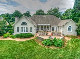 18516 River Ford Dr, Davidson, NC 28036