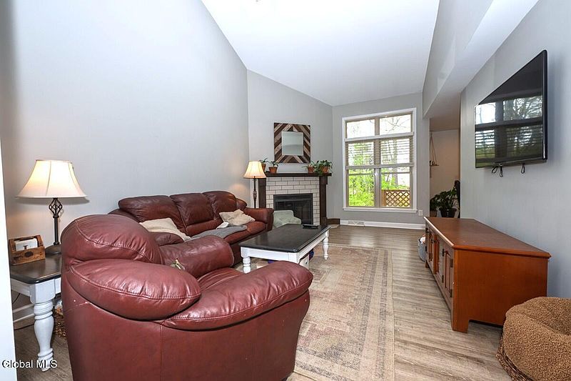 3rd image of 117 Garnett Lane