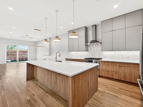 3rd image of 6603 Roper St