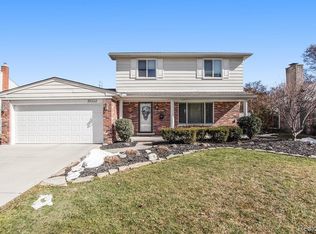 35332 Grand Prix Dr, Sterling Heights, MI