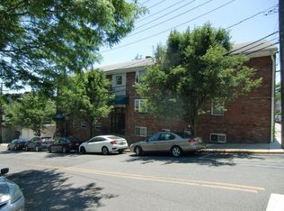 44 Dempsey Ave APT 7, Edgewater, NJ 07020