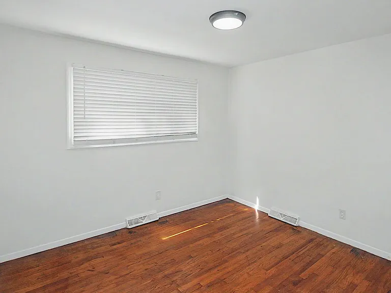 2620 Thornton Rd — Photo 17