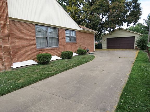 2nd image of 2222 Griffith Ave