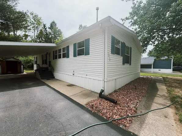 1212 Blue Brook Ln, Portage, MI 49002