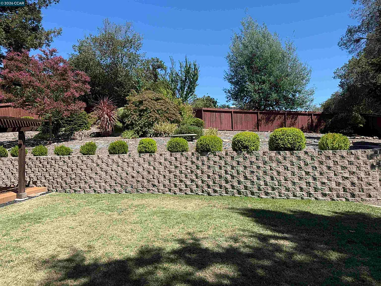1271 Summit Rd — Photo 24