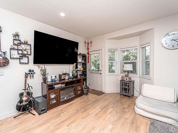 5th image of 31235 Upper Maclure Rd #2