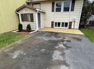 31 Laura Ln, Kiamesha Lake, NY 12751