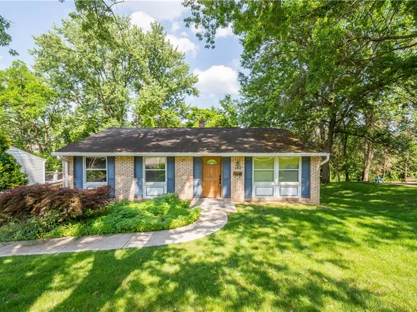 982 Copsewood Dr, Bethel Park, PA 15102