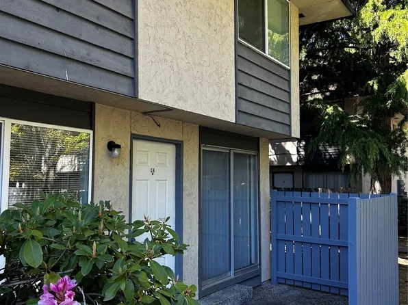 6105 204th Street SW #C4, Lynnwood, WA 98036