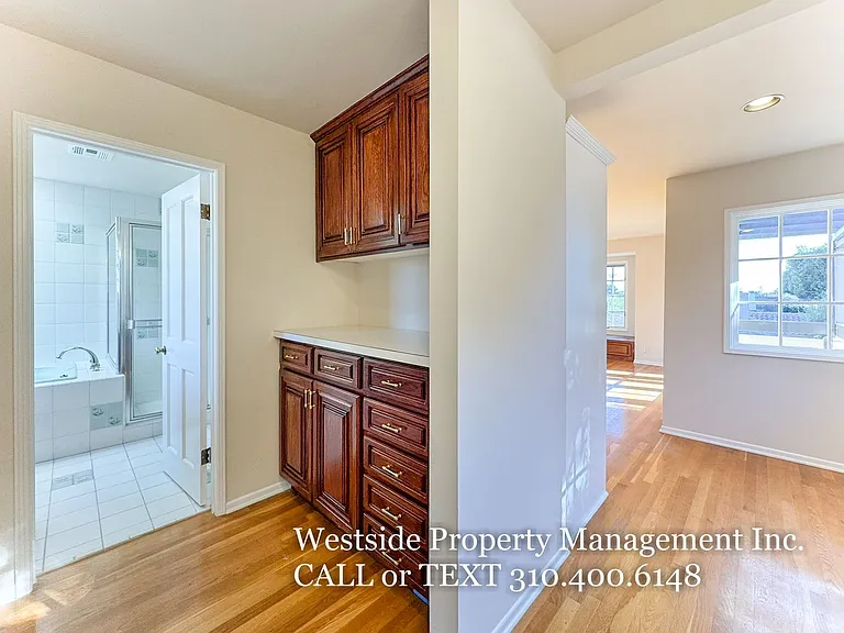 2445 22nd St — Photo 31