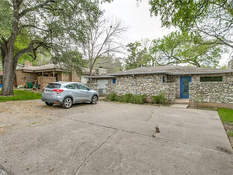 2313 La Casa Dr #B — Photo 5