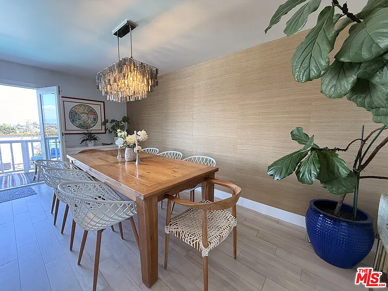 200 Larsson St — Photo 5