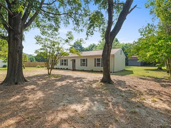 1927 Gloucester Point Dr, Gloucester Point, VA 23062