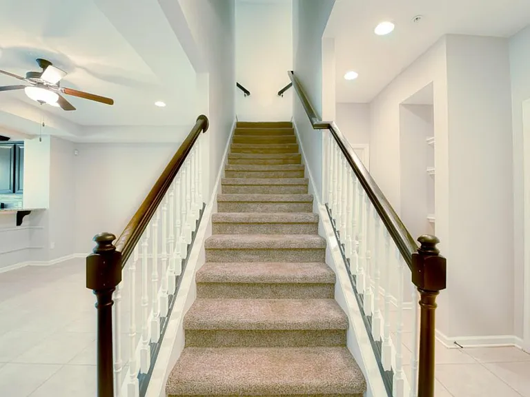 99 Paradas Pl — Photo 6