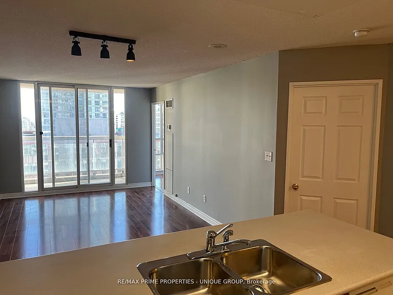 43 Eglinton Ave E #1506 — Photo 7